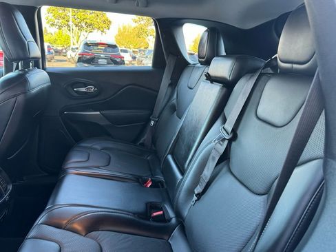 Used 2020 Jeep Cherokee Limited FWD image 19