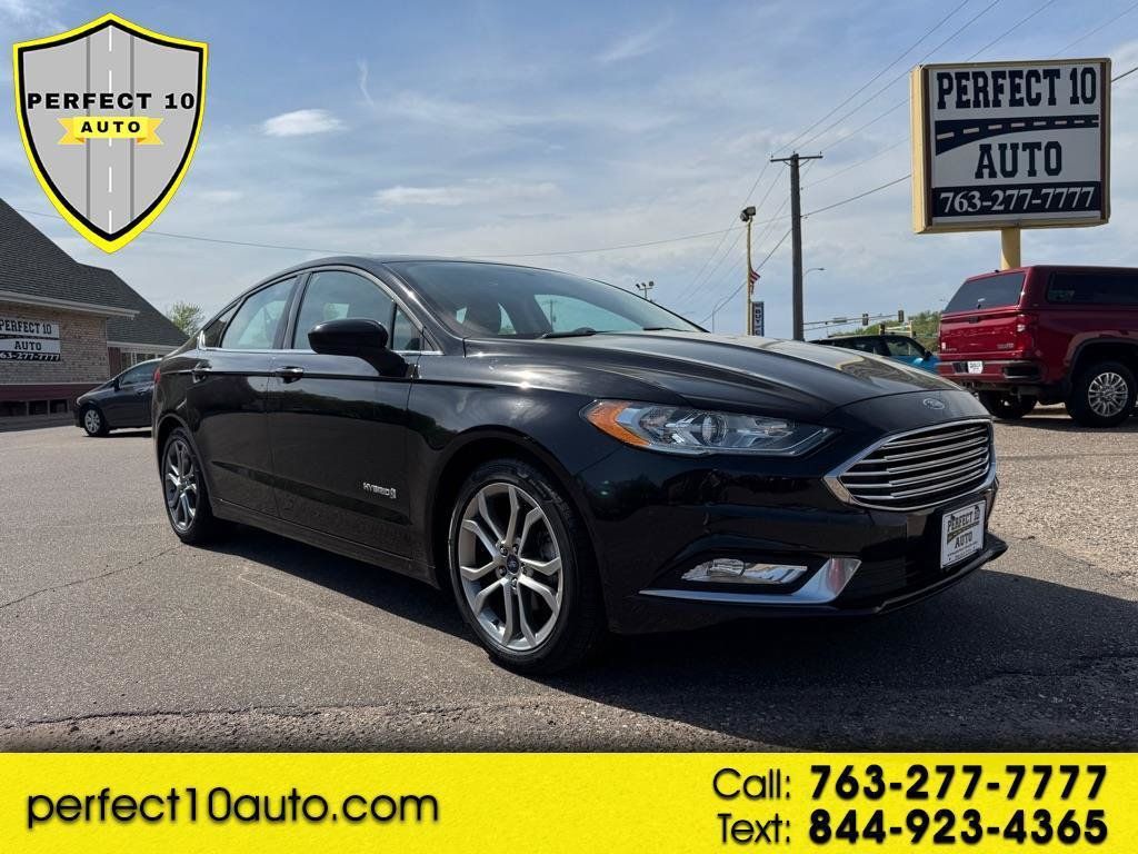 Used 2017 Ford Fusion SE w/ Equipment Group 601A FWD image 1