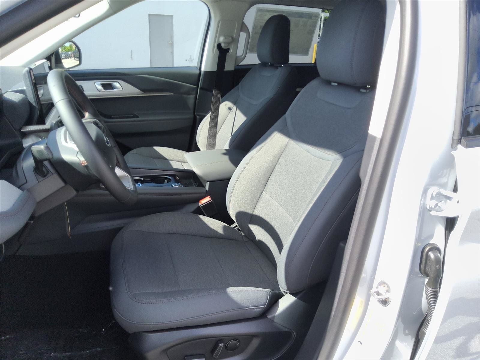 New 2026 Ford Explorer Active RWD image 11