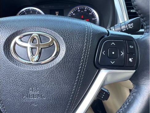 Used 2015 Toyota Highlander XLE AWD/4WD image 27