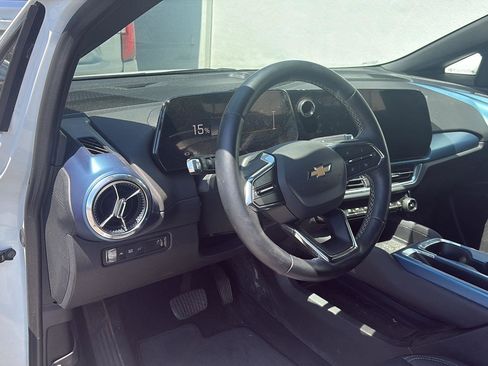 Used 2024 Chevrolet Equinox EV LT FWD image 9