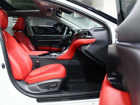 Used 2019 Toyota Camry XSE image 22