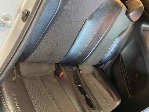 Used 2013 Hyundai Veloster w/ Style Pkg image 23