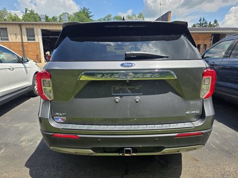 Used 2022 Ford Explorer XLT w/ Equipment Group 202A AWD/4WD image 6
