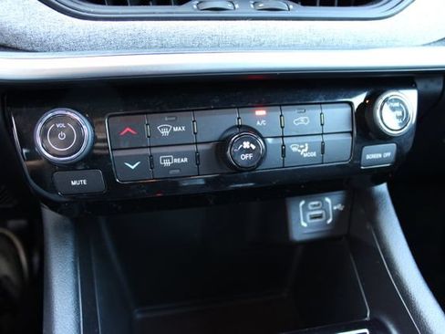 Used 2023 Jeep Compass Latitude AWD/4WD image 20