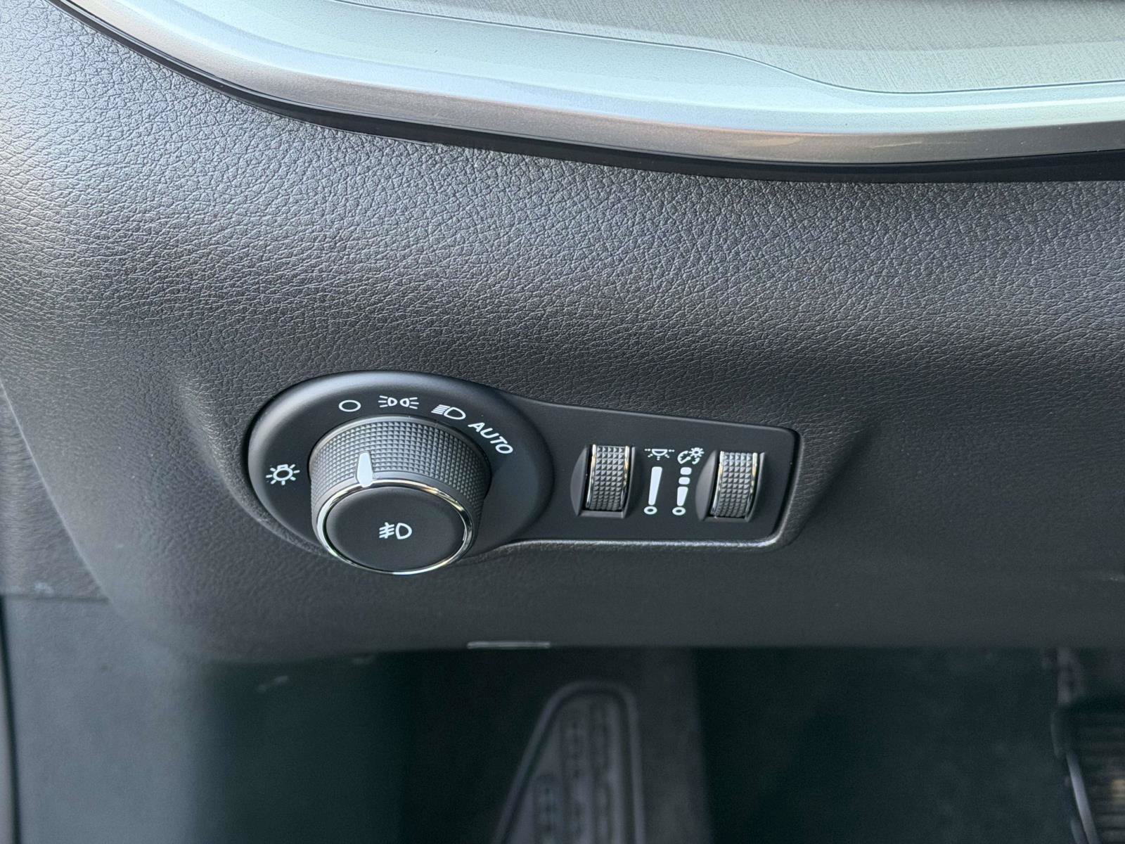 Used 2025 Jeep Compass Limited AWD/4WD image 18