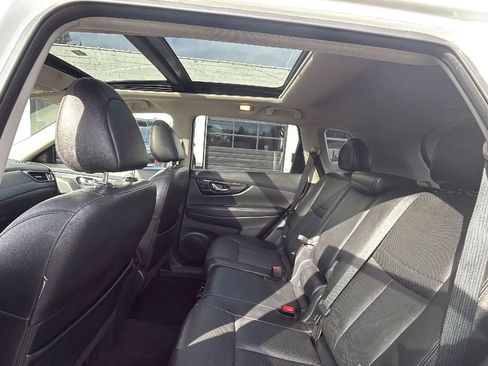 Used 2017 Nissan Rogue SL w/ SL Premium Package image 30