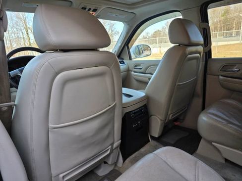 Used 2007 Cadillac Escalade AWD w/ Information Package image 20