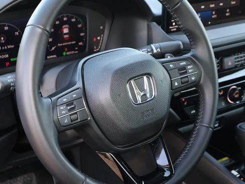 Certified 2025 Honda Accord EX-L image 17