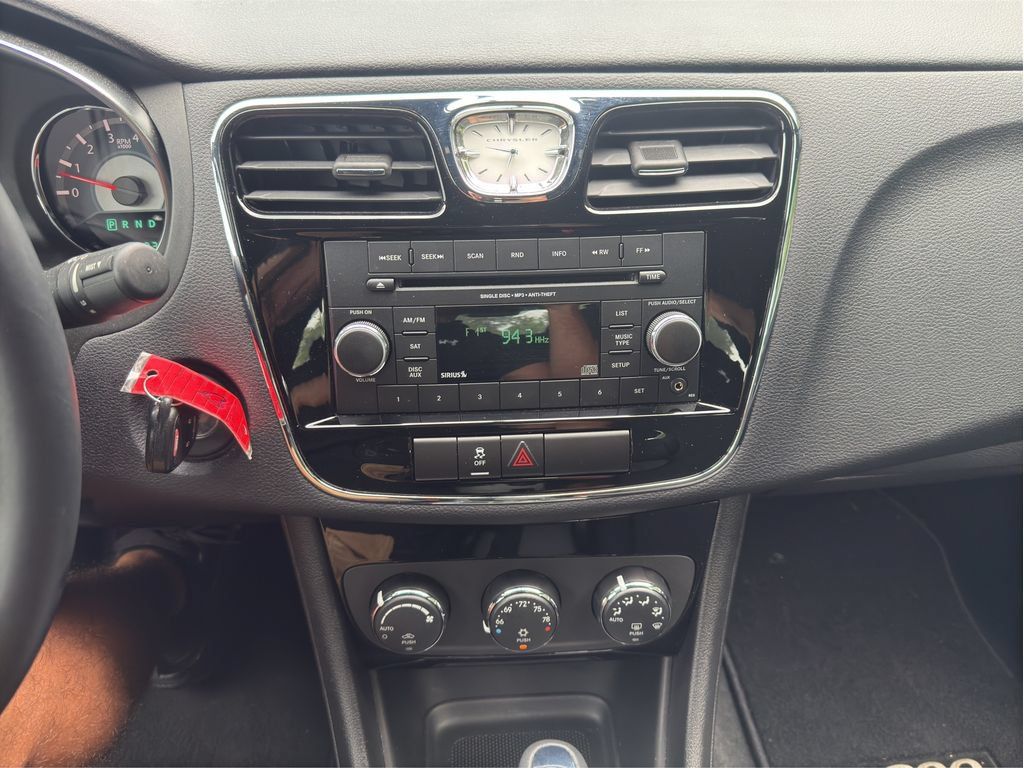 Used 2013 Chrysler 200 Touring FWD image 27