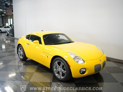 Used 2009 Pontiac Solstice Coupe w/ Premium Package image 19