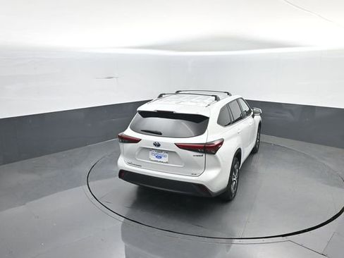 Used 2023 Toyota Highlander XLE AWD/4WD image 25