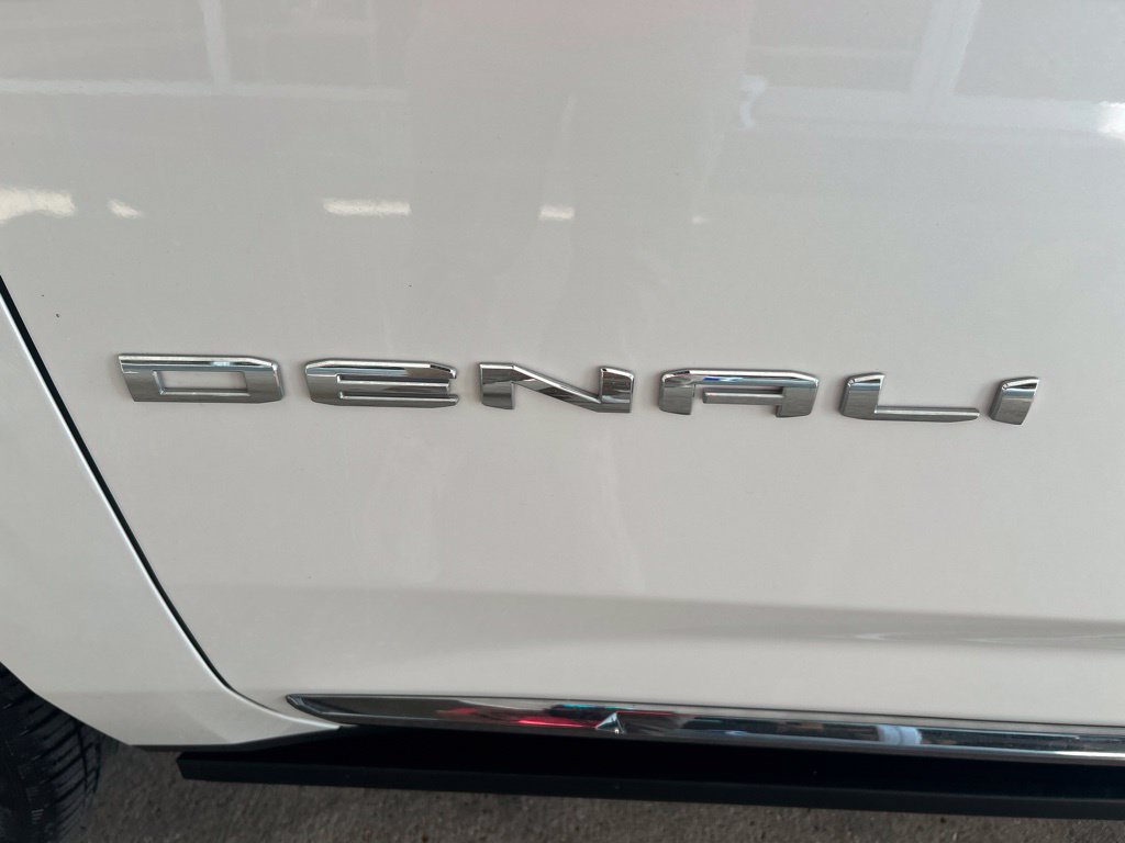 Used 2024 GMC Yukon XL Denali Ultimate AWD/4WD image 35