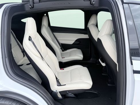 Used 2023 Tesla Model X Plaid image 35