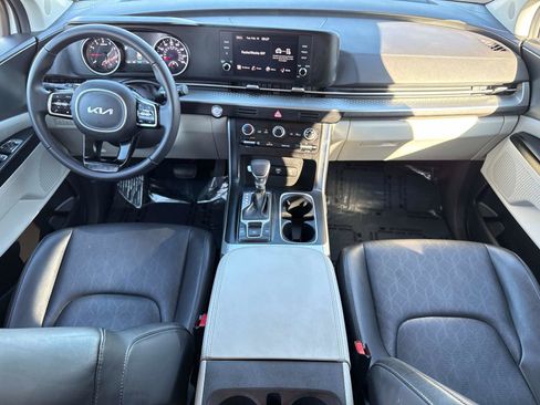 Used 2024 Kia Carnival LX image 15
