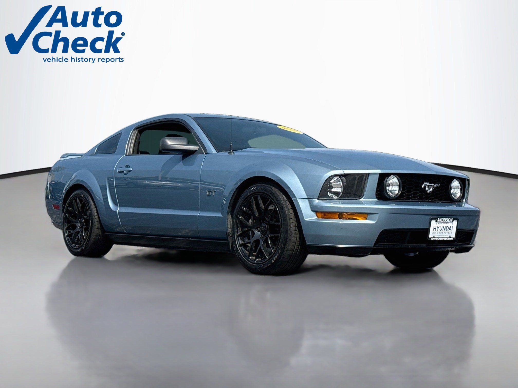 Used 2005 Ford Mustang GT RWD image 1