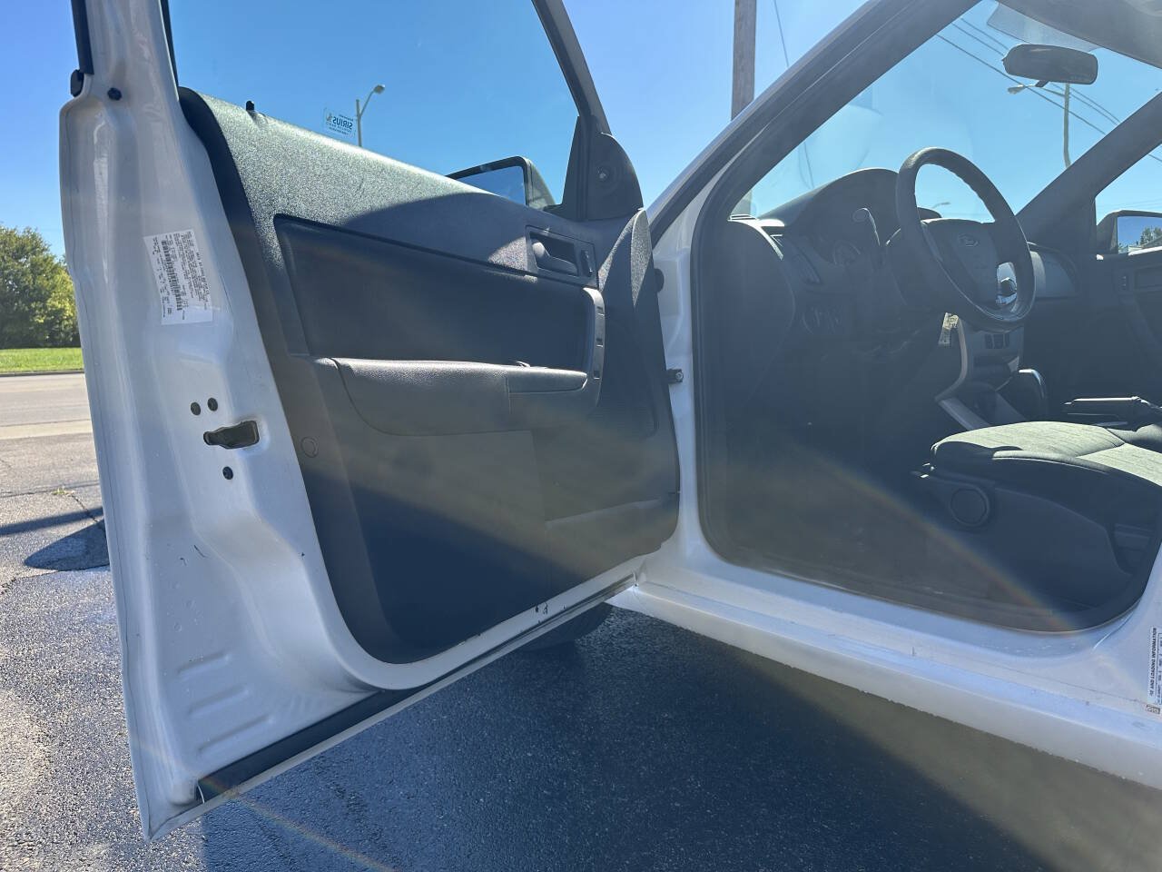 Used 2010 Ford Focus SE FWD image 17