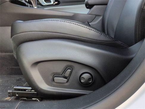 New 2026 Jeep Compass Limited image 19