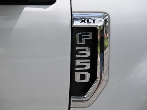 Used 2018 Ford F350 XLT w/ XLT Value Package RWD image 7