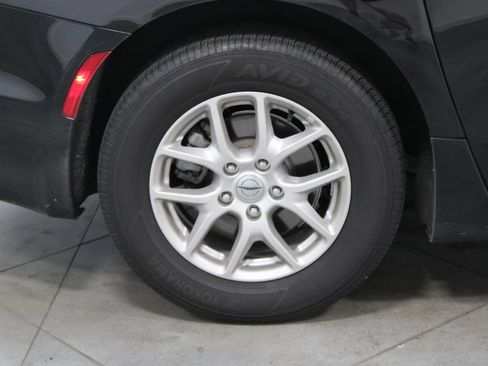 Used 2025 Chrysler Pacifica Select FWD image 12