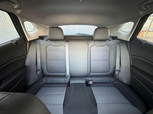 Used 2025 Chevrolet Trax LT w/ LT Convenience Package image 38