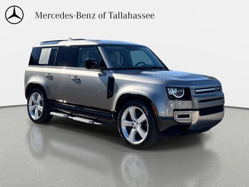 Used 2023 Land Rover Defender 110 S AWD/4WD image 4