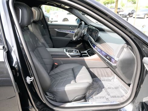 Used 2025 BMW 760i xDrive w/ Autobahn Package AWD/4WD image 53