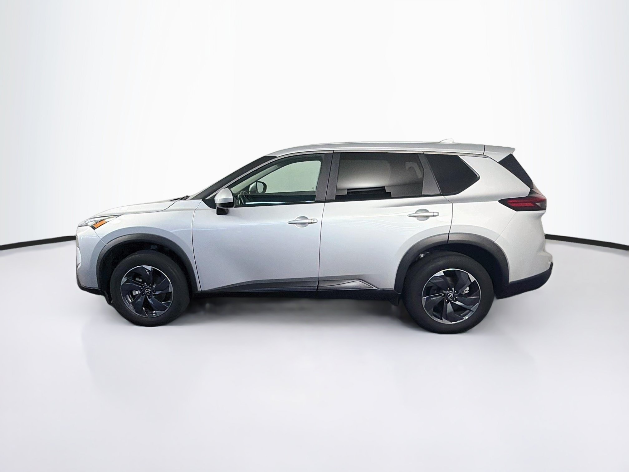 Used 2025 Nissan Rogue SV FWD image 4