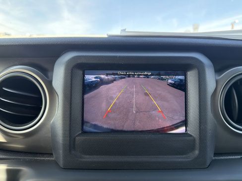 Used 2018 Jeep Wrangler Sport image 23