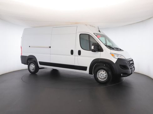 Used 2023 RAM ProMaster 2500 w/ Driver Convenience Group image 17
