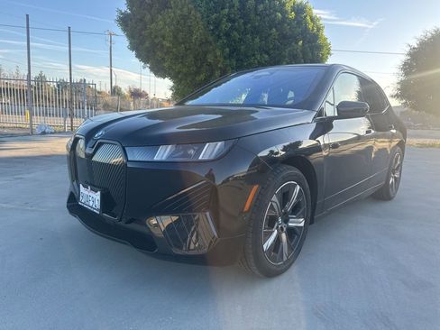 Used 2026 BMW iX xDrive45 image 1