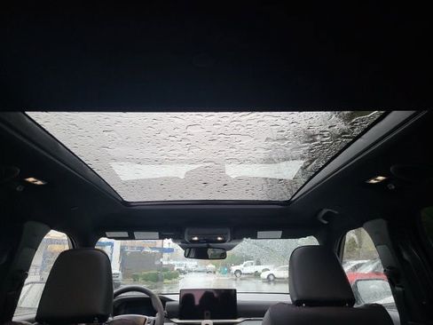 New 2026 Ford Explorer ST-Line w/ ST-Line Street Pack image 13