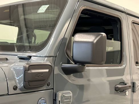 Used 2025 Jeep Wrangler Unlimited Sahara AWD/4WD image 12