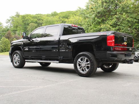 Used 2019 Chevrolet Silverado 2500 High Country w/ Duramax Plus Package AWD/4WD image 4