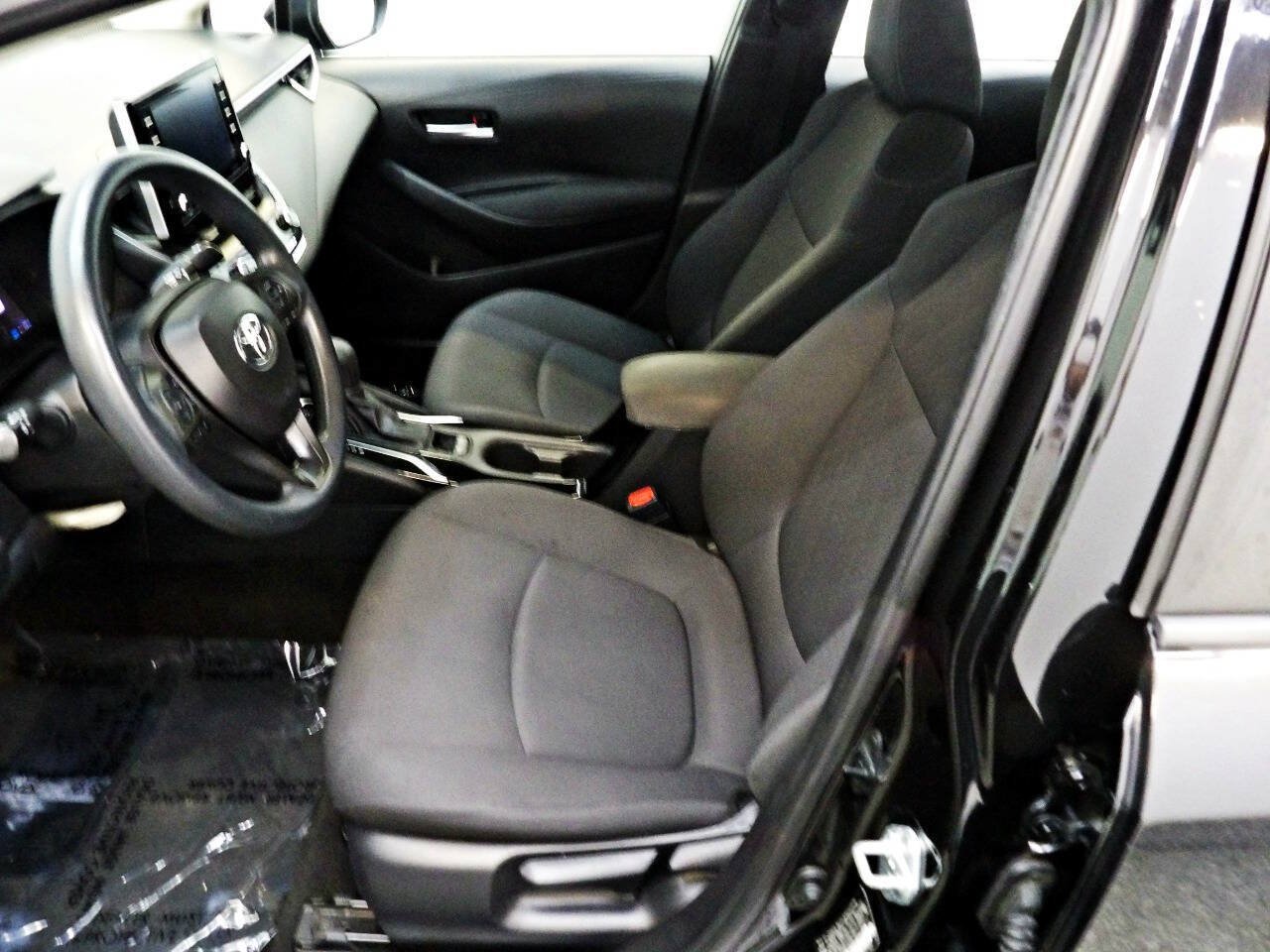 Used 2021 Toyota Corolla LE FWD image 8