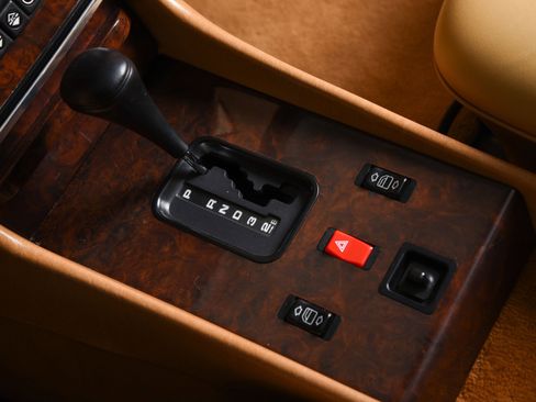 Used 1988 Mercedes-Benz 560 SL image 6