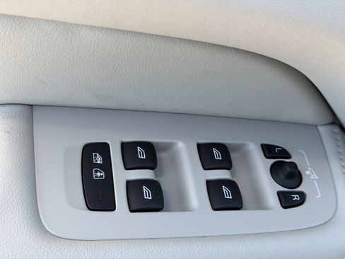 New 2026 Volvo XC60 T8 Ultra w/ Protection Package Premier image 17