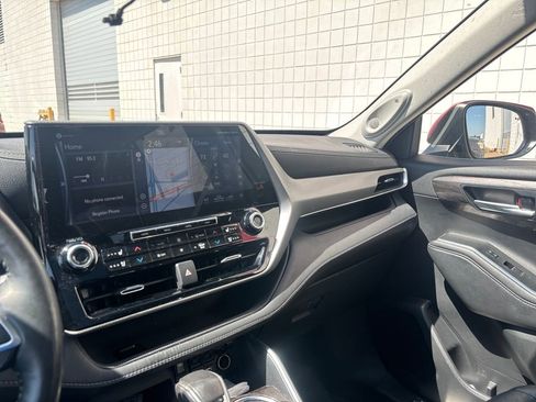 Used 2021 Toyota Highlander Platinum image 15