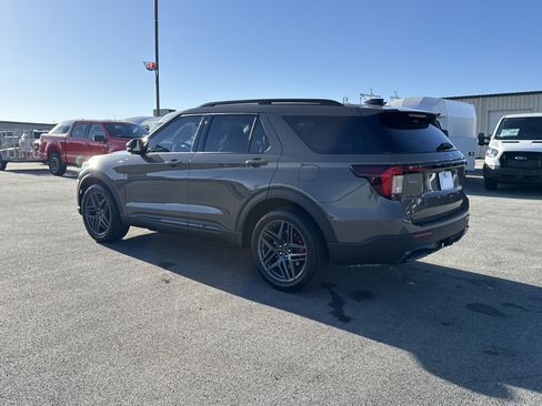 New 2026 Ford Explorer ST-Line w/ ST-Line Street Pack image 7