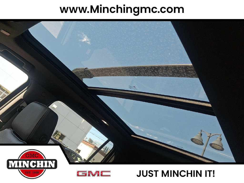 Used 2022 GMC Yukon XL Denali w/ Denali Premium Package AWD/4WD image 16
