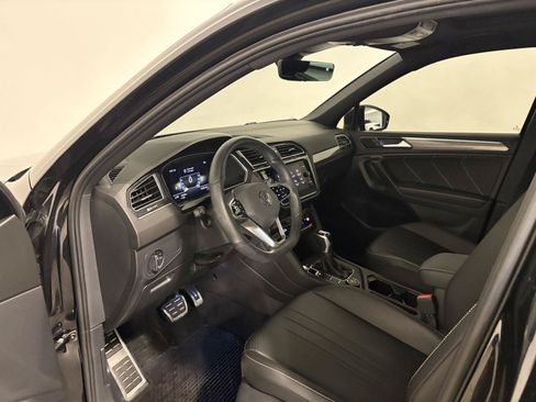 Used 2024 Volkswagen Tiguan SE R-Line w/ MDO Package, Two-Row AWD/4WD image 14