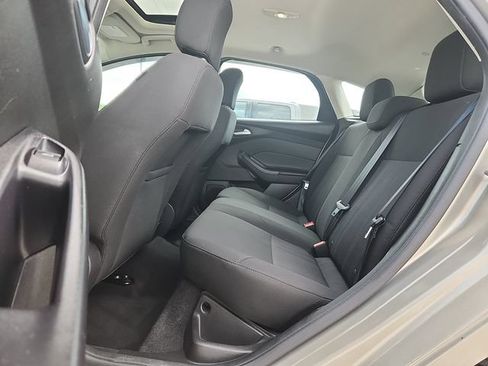 Used 2016 Ford Focus SE FWD image 6