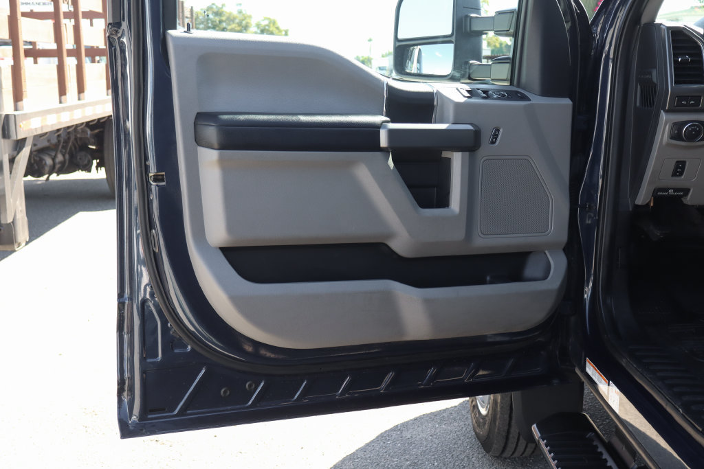 Used 2020 Ford F550 4x4 Crew Cab Super Duty w/ XLT Value Package image 21