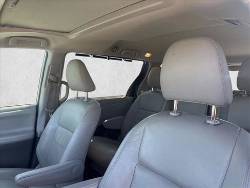 Used 2020 Toyota Sienna XLE FWD image 16