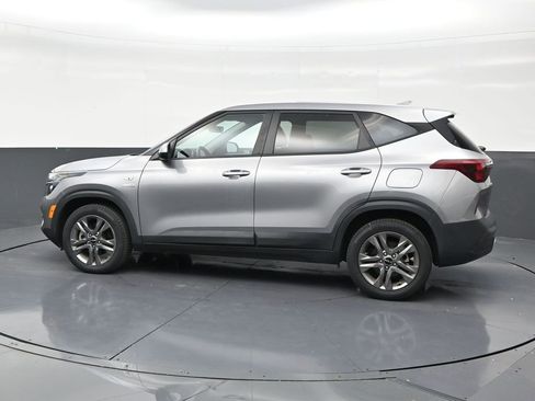 Used 2022 Kia Seltos LX AWD/4WD image 2