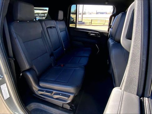 Certified 2025 Chevrolet Suburban Z71 image 19