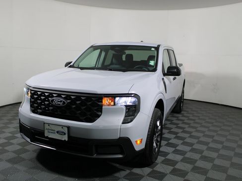 Certified 2025 Ford Maverick XLT w/ XLT Luxury Package image 4