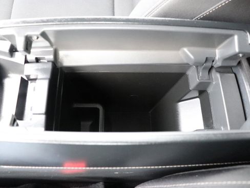 Used 2024 Nissan Rogue S FWD image 38