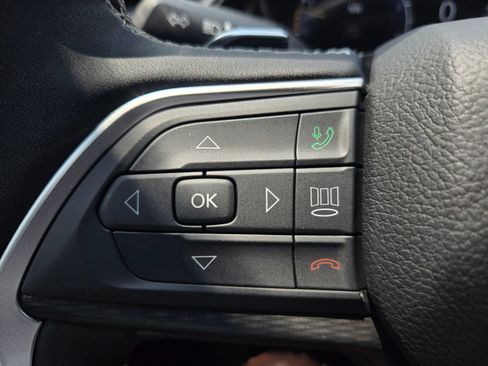 Used 2025 Jeep Grand Cherokee Altitude AWD/4WD image 21