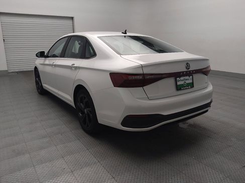 Used 2025 Volkswagen Jetta SE image 5